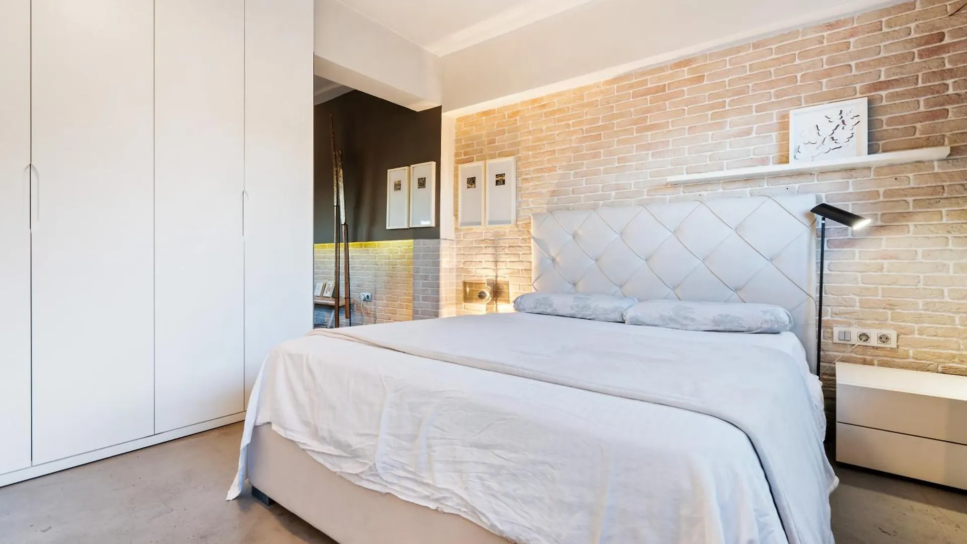 Bright Apartment Ferry Terminal & Las Ramblas Barcelona