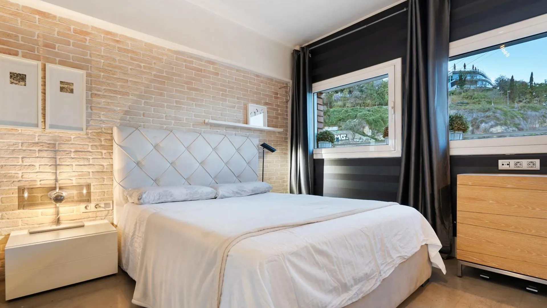 Bright Apartment Ferry Terminal & Las Ramblas Barcelona