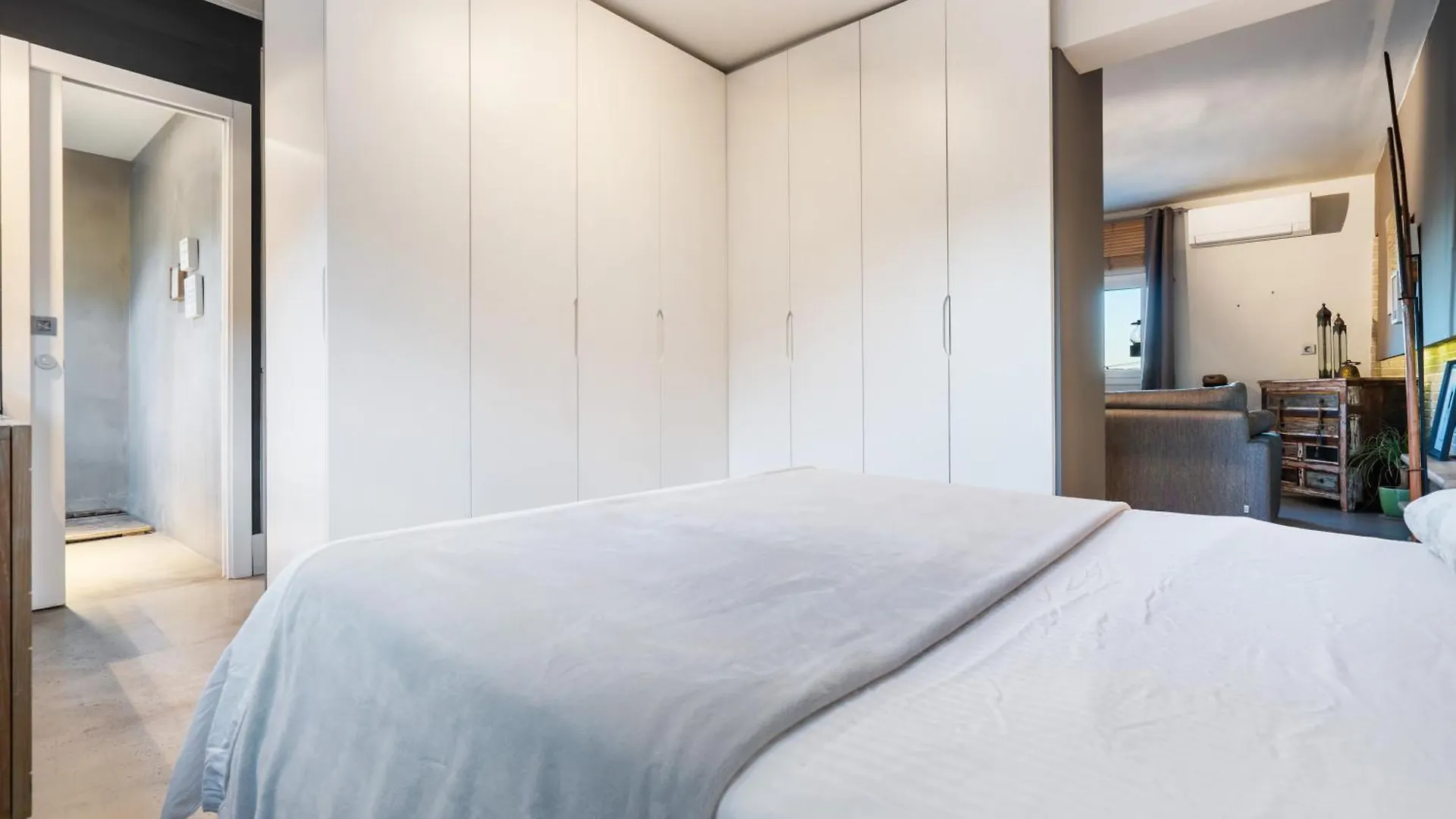 Bright Apartment Ferry Terminal & Las Ramblas Barcelona
