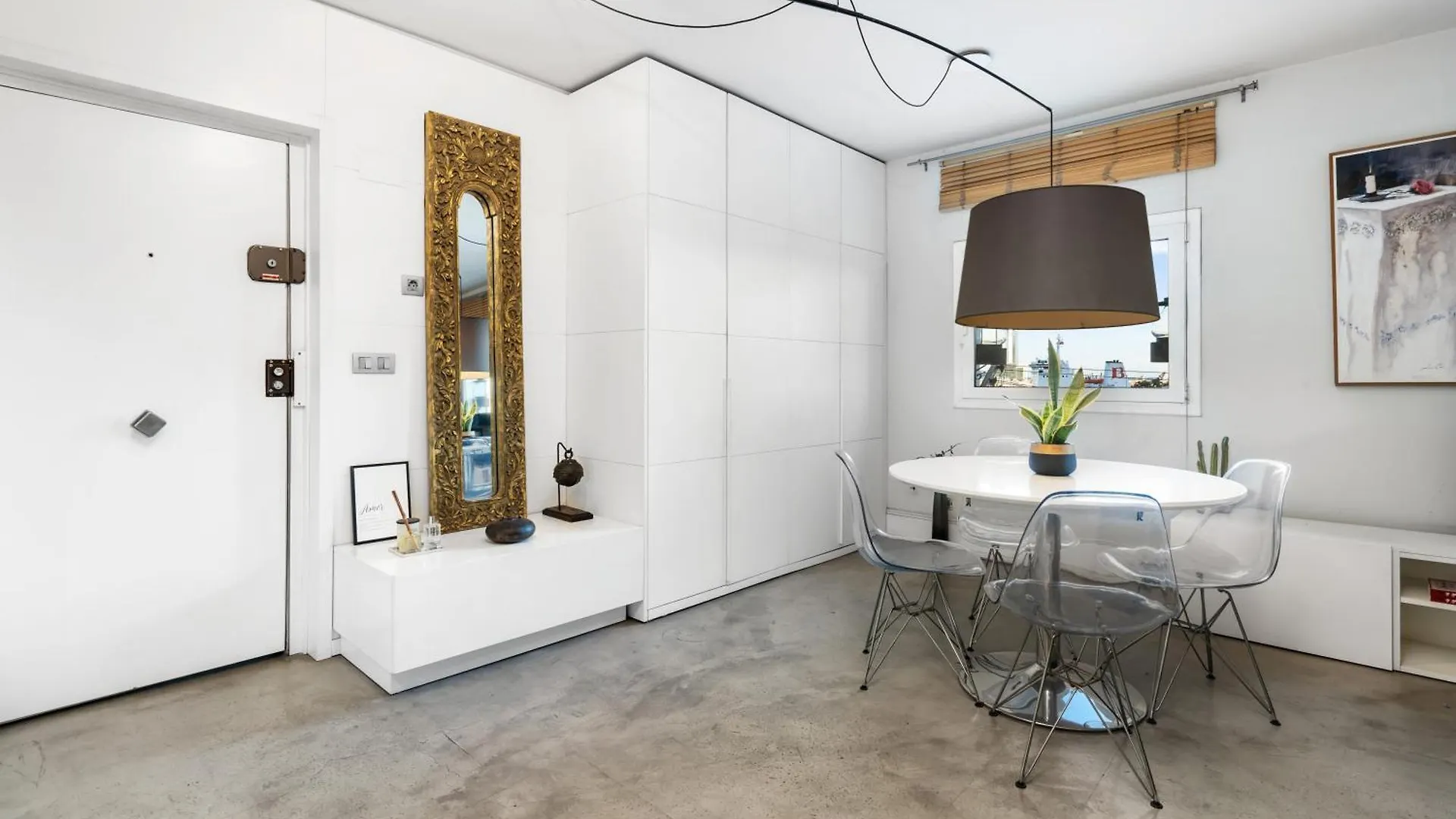 Bright Apartment Ferry Terminal & Las Ramblas Barcelona