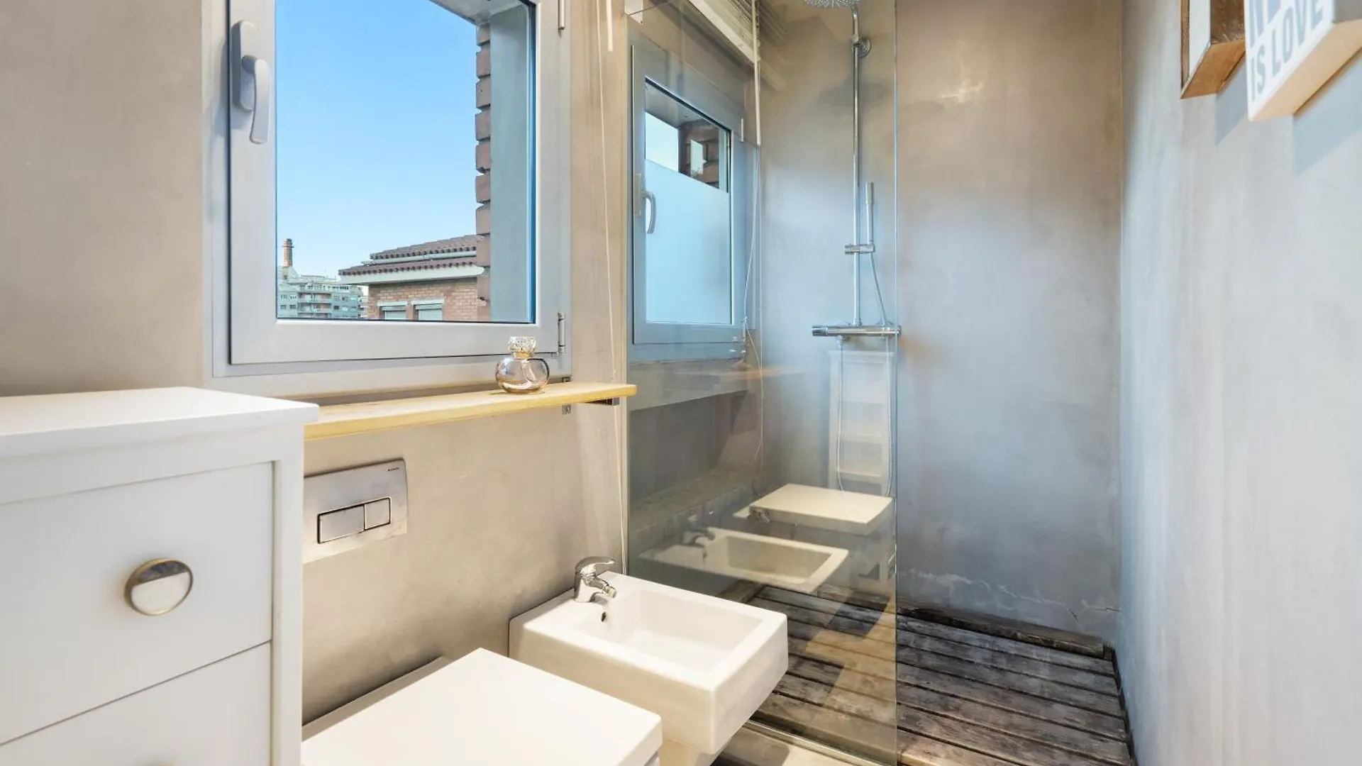 Bright Apartment Ferry Terminal & Las Ramblas Barcelona