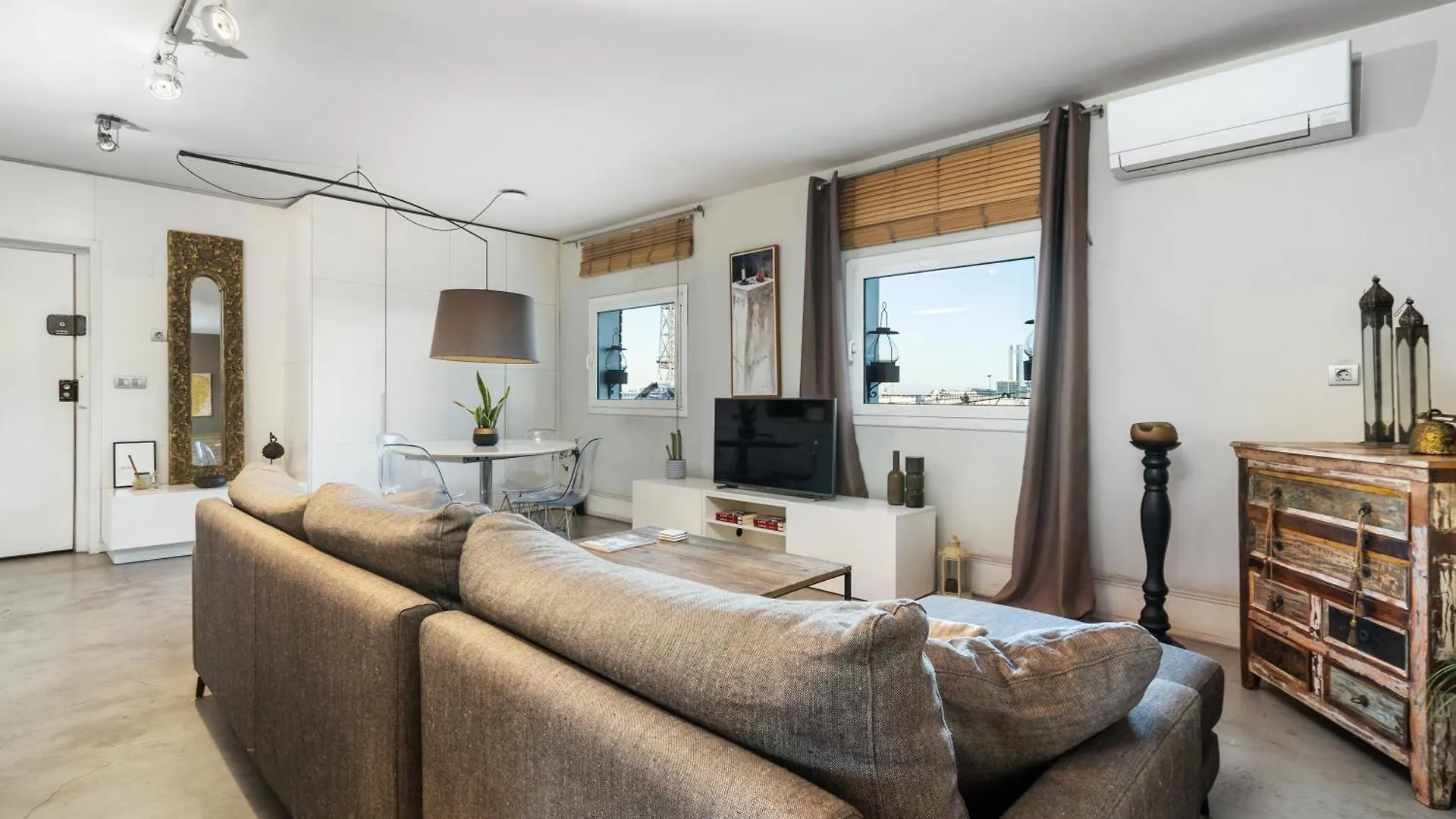 Bright Apartment Ferry Terminal & Las Ramblas Barcelona 0*,  Spain
