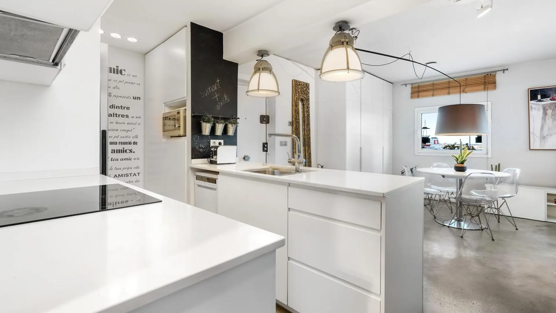 Bright Apartment Ferry Terminal & Las Ramblas Barcelona