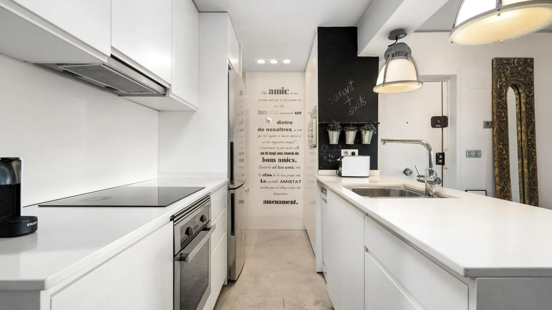 Bright Apartment Ferry Terminal & Las Ramblas Barcelona