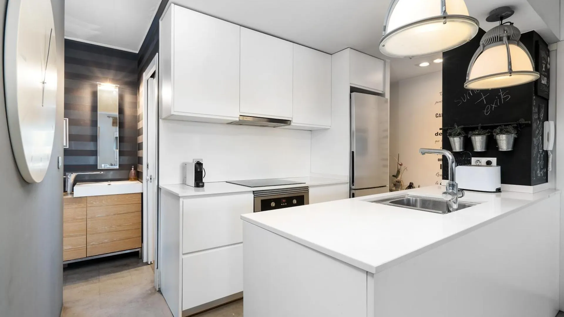 Bright Apartment Ferry Terminal & Las Ramblas Barcelona Spain