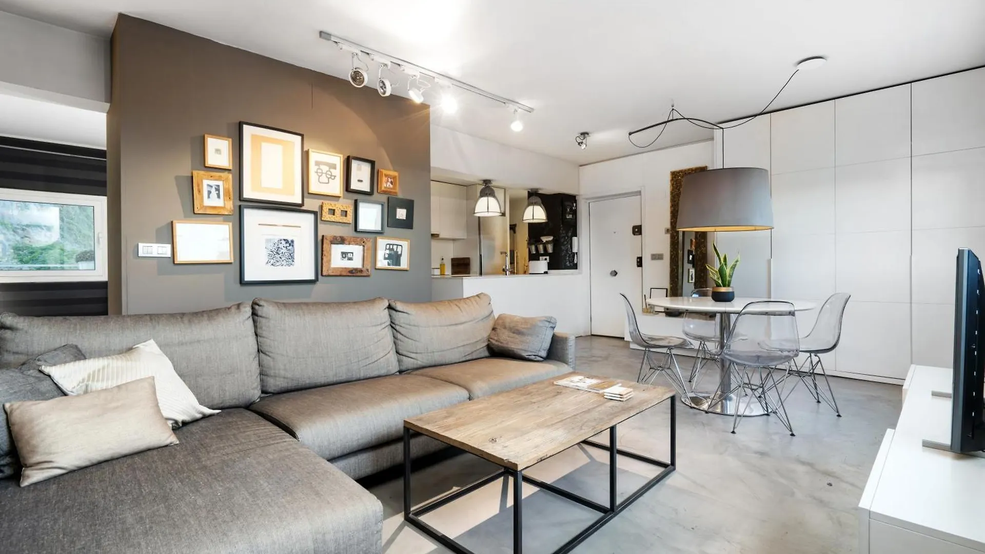Bright Apartment Ferry Terminal & Las Ramblas Βαρκελώνη Ισπανία
